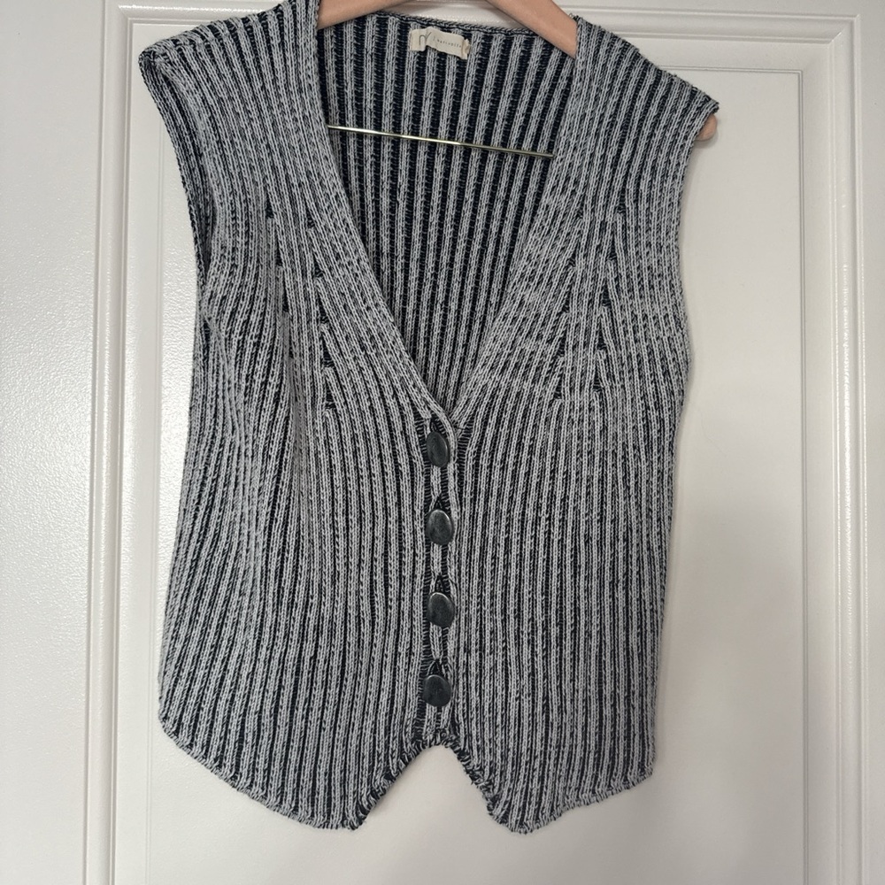 Sleeveless V-Neck Ribbed Button Front Sweater Vest - Black & Grey